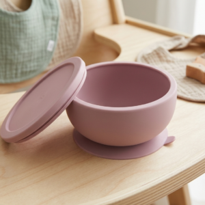 Bol en silicone avec ventouse et couvercle (Suction Bowl with Lid).